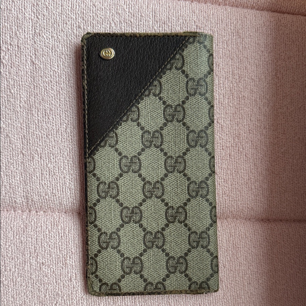 Gucci Beige and Black Monogram Wallet